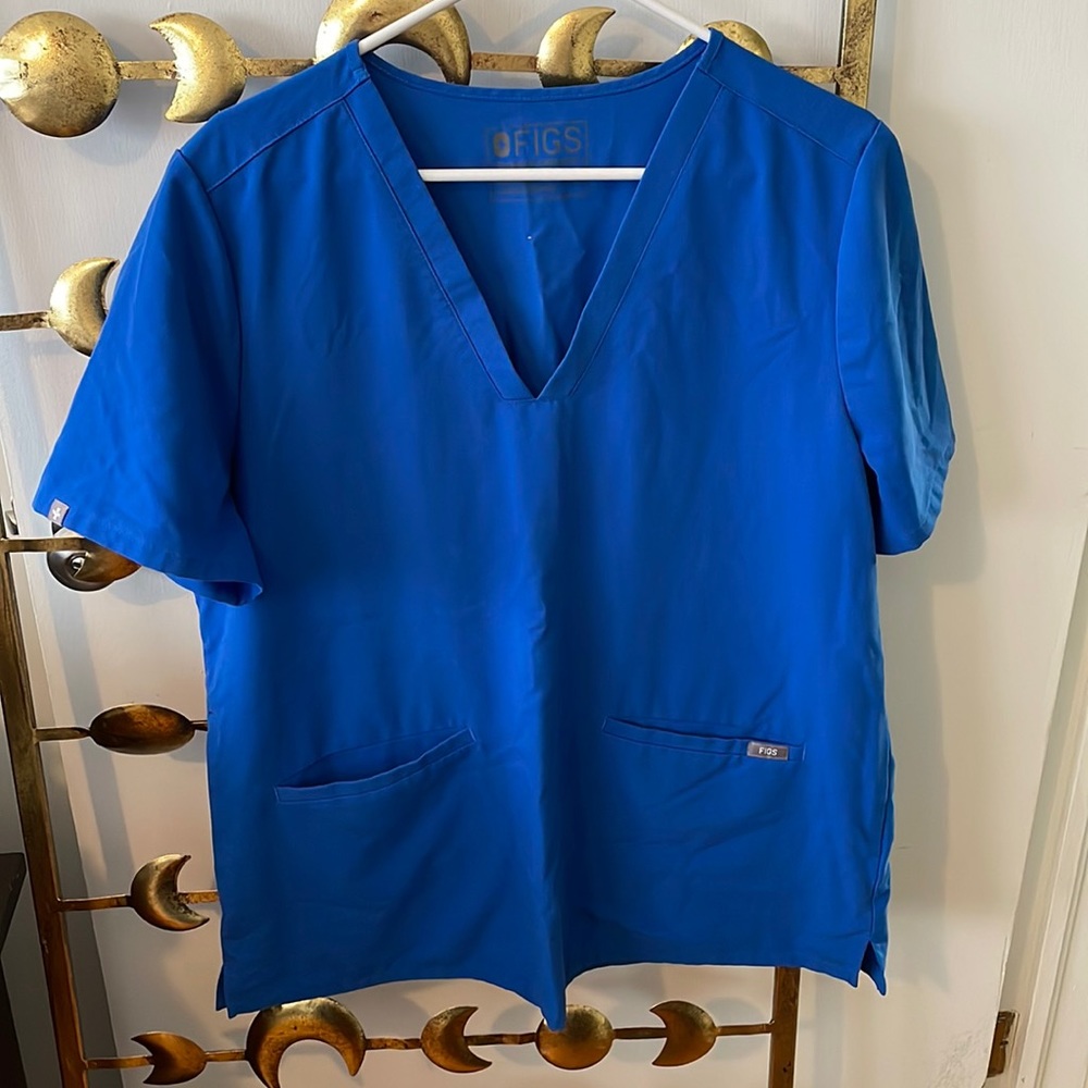 Figs three pocket scrub top